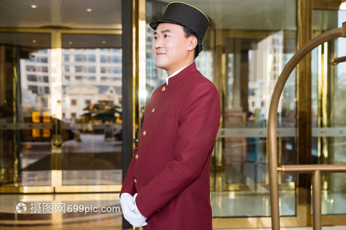 酒店門童與餐飲管理的協(xié)同效應 打造卓越賓客體驗的雙引擎