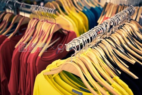 現(xiàn)代服飾零售店的多元景觀 從T恤到鞋帽的消費(fèi)體驗(yàn)