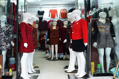 櫥窗里的潮流宣言 時(shí)裝店與鞋帽店的零售美學(xué)