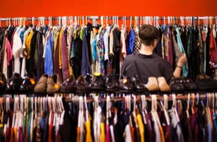 2015服裝電商銷(xiāo)售額增長(zhǎng)21%，未來(lái)機(jī)會(huì)聚焦何處？鞋帽零售新趨勢(shì)探析