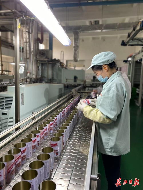 武漢娃哈哈八寶粥智能化生產(chǎn)線。長江日報(bào)記者  攝